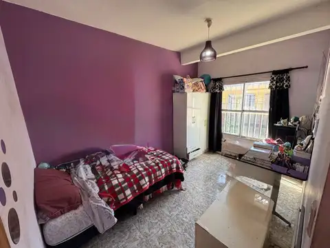Casa 8 ambientes con 2 baños