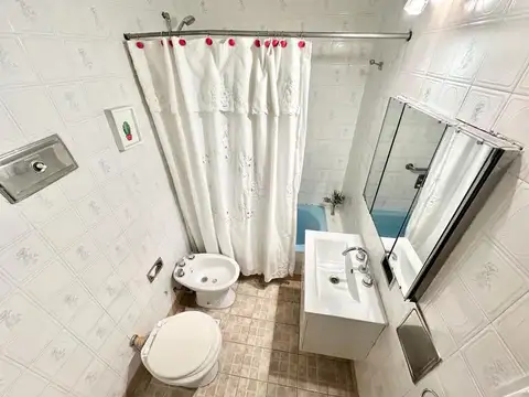 Casa 4 ambientes en excelente ubicación.