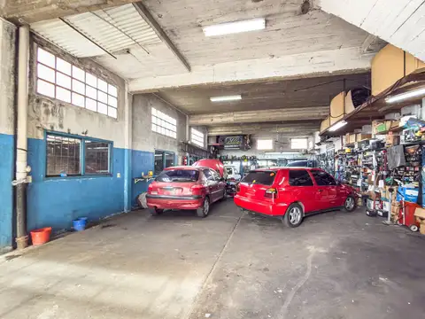 VENTA TALLER MECÁNICO CON CASA DE 4 AMB 