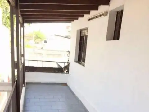 DPTO INTERNO PLANTA ALTA!! 2 DORMITORIOS EN ARROYITO!! AMPLIO PATIO SEMICUBIERTO!!