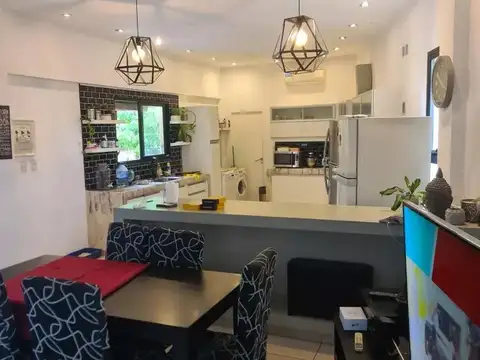 Casa 6 ambientes con 4 baños