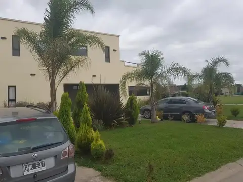 Casa en venta - 5 Dormitorios 4 Baños - Cochera - 890Mts2 - Escobar