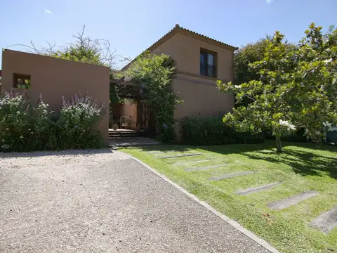 Casa en Venta en Villa Olivos, USD 380.000