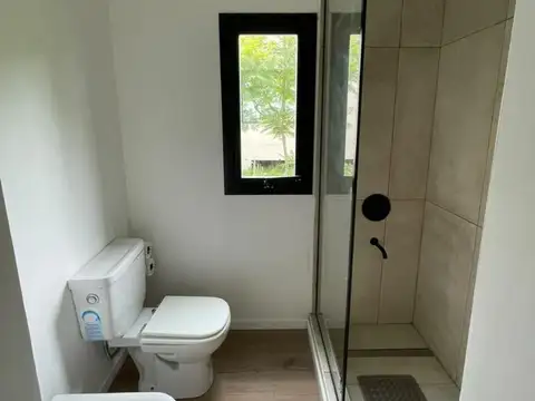 Casa en Alquiler con 1 cochera