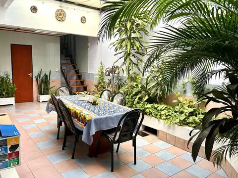 VENTA CASA 4 AMB. C/ QUINCHO PATIO TERRAZA COCHERA