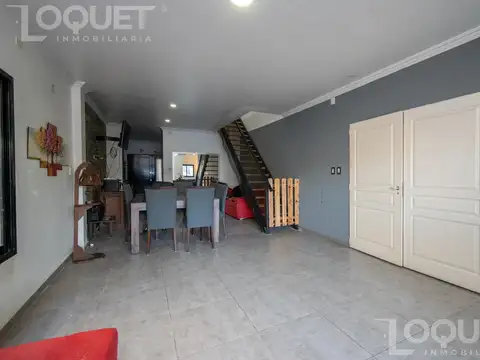 Casa en Venta con 2 cocheras