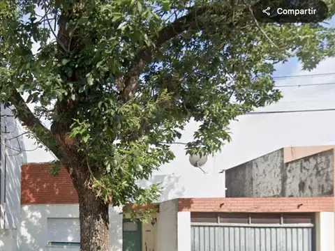 VENTA CASA 2 DORMITORIOS - BARRIO NORTE.-