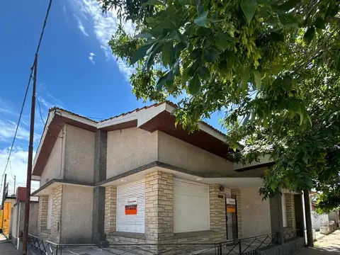 Casa en venta en Necochea Av 75 esq 62