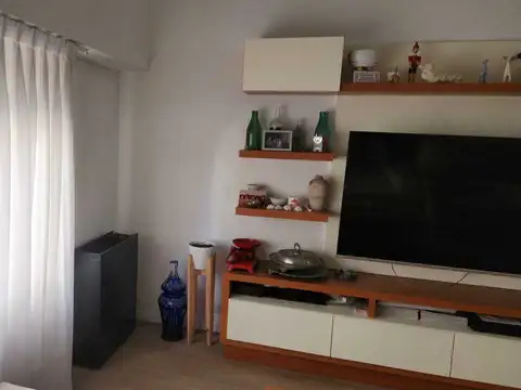 Importante Casa de 2 Plantas a Reciclar SAAVEDRA