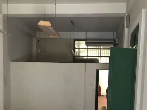 VENTA GALPON 248M2  3 BAÑOS A MTS CASTRO BARROS