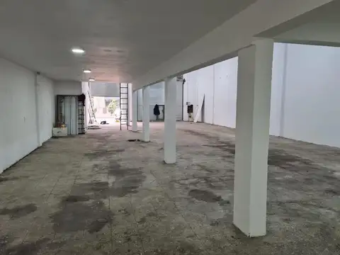 Galpón de Losa 285 m² Cub - 2 Baños - Entre Piso y Patio - Alquilado Con Renta - San Justo