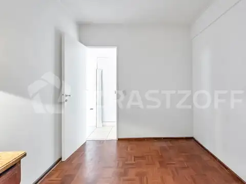 Departamento en venta en San Isidro Centro, luminoso y vista abierta.