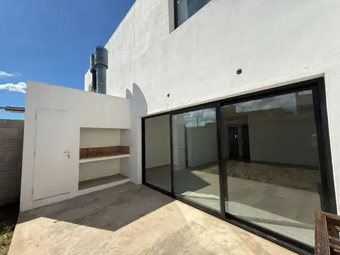 Depto Tipo Casa 4 ambientes con 2 baños