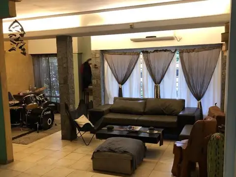 Casa 6 ambientes con 3 baños