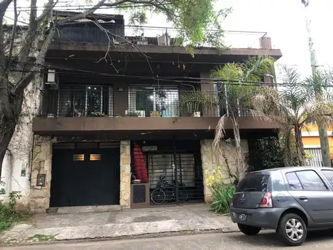 CASA 6 AMBIENTES EN 2 PLANTAS