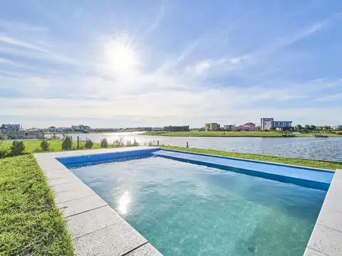 Venta Casa 4 ambientes en San Sebastián área 8