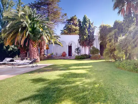 Casa en Venta con 6 cocheras
