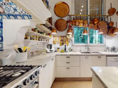 Casa en Venta con 6 cocheras