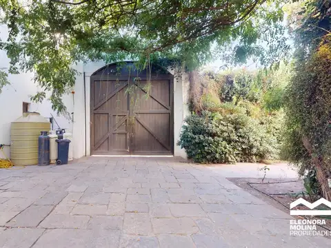 Casa 13 ambientes con 5 baños