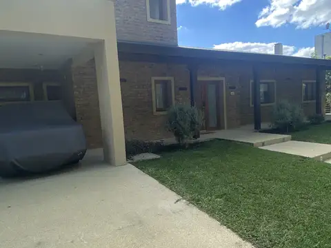 Casa 4 ambientes con 4 baños