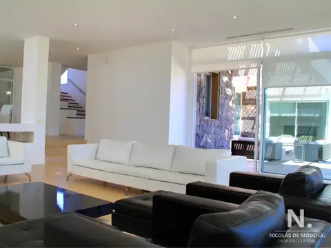 Casa 6 ambientes con 3 baños