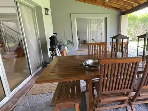 Casa 4 ambientes con 3 baños