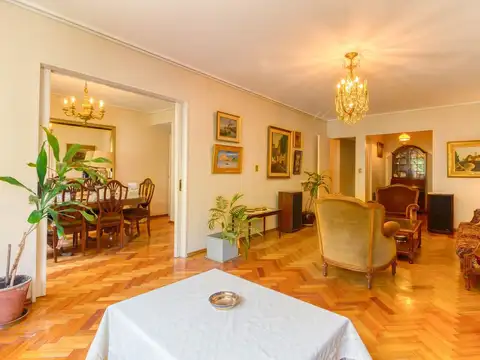 Venta 4 ambientes, Semipiso, con Dependencia.