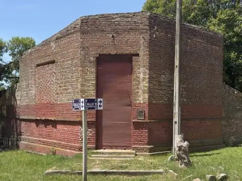 LOTE CON CONSTRUCCION A RECICLAR EN LOS PINOS, BCE