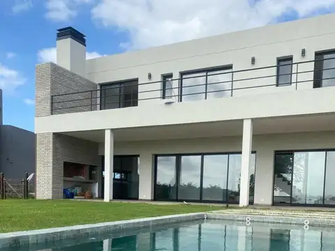 Excelente Casa a Estrenar en Club de Campo San Lucas