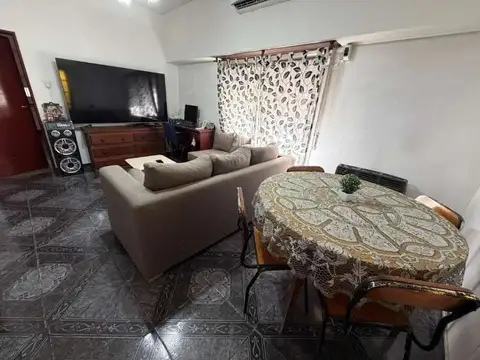 Casa en Alquiler en Ezpeleta Este, $ 1.200.000