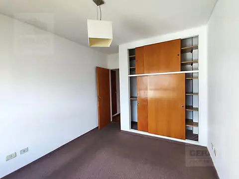 Excelente semipiso 2 amb. con balcón - Caballito
