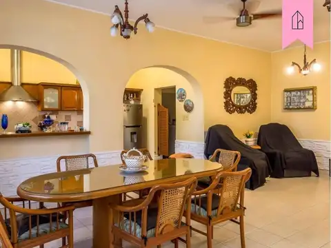 Casa 10 ambientes con 6 baños