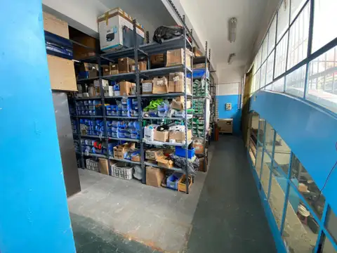 Galpón 350m2 S/Lote 8,66x17 con vivienda