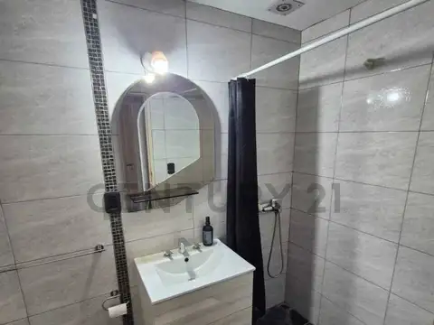 Casa 6 ambientes con 2 baños