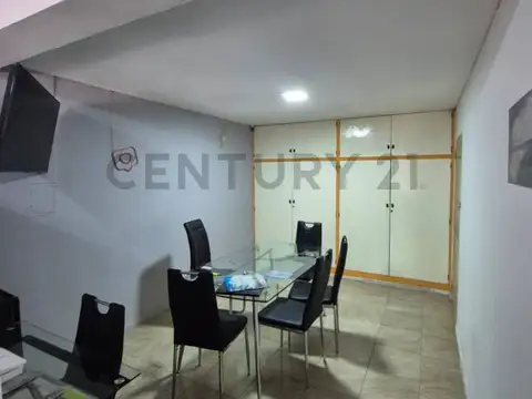 Casa 6 ambientes con 2 baños