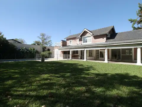 Casa 6 ambientes con 4 baños