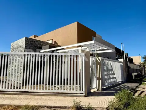 Casa en Venta en Neuquen, USD 400.000