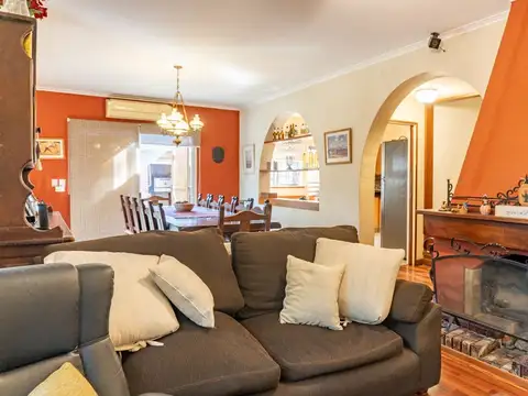 Casa en Venta con 2 cocheras