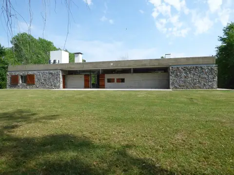 Casa en Venta en Villa Elisa, USD 720.000
