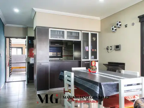 Casa en Venta con 2 cocheras