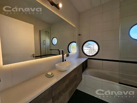 Casa 6 ambientes con 3 baños