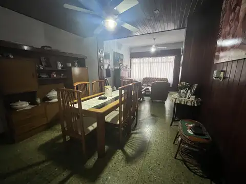 Casa 5 ambientes con 2 baños