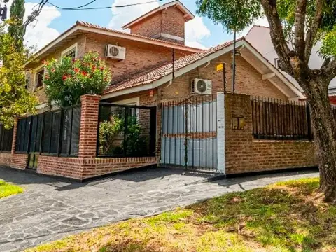 Venta Casa 4 amb. C/Cochera ´+ Patio y Parrilla