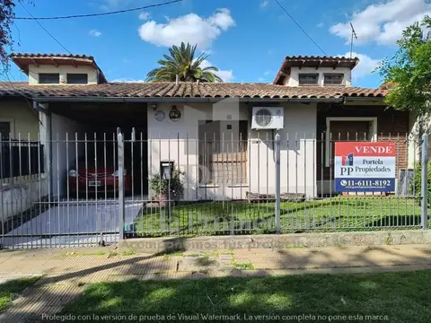 CASA  EN VENTA 4 AMBIENTES BARRIO AERONAUTICO
