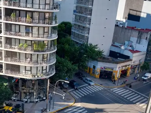 EXCEPCIONAL PROPIEDAD 8 AÑOS DE ANTIGUEDAD AL FRENTE CON BALCON
