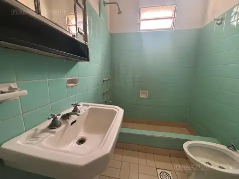 CASA 3 AMBIENTES CON AMPLIO JARDÍN