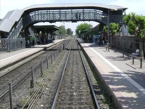 Terreno de 536 m2 cerca del centro de Berazategui. Se escuchan ofertas por permuta o pago en metros!