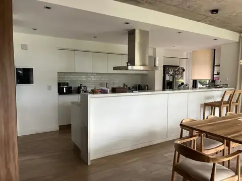 Departamento 4 ambientes con 3 baños