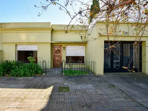 CASA EN VENTA DOS DORMITORIOS LA PLATA