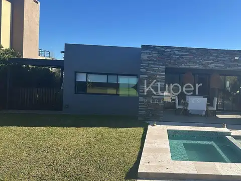 Venta Casa 4 ambientes en Santa Guadalupe, Pilar del Este, Pilar